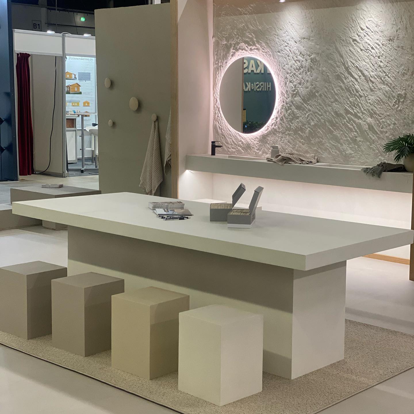 Forhandler av Basebeton mikrosement – produkter i showroom